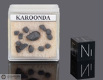 KAROONDA - Caduta il 25 Novembre 1939, Contea Buccleuch, Sud Australia. Chondrite Carbonacea CK4. Massa totale recuperata 41.7 kg. Pezzo in collezione: frammenti gr.0.65 (McM128)
