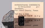 KENDLETON - Caduta il 2 Maggio 1939, Contea Fort Bend, Texas, USA. Chondrite L4 brecciata. Massa totale recuperata 6937 grammi. Pezzo in collezione: frammento con crosta e faccia pulita gr.32.9 (McM294)