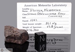 POTTER -  Recuperata nel 1941, Contea Cheyenne, Nebraska, USA. Chondrite L6 brecciata. Massa totale recuperata 261 kg. Pezzo in collezione: fetta gr.17.8 (McM286) dalla collezione di H.H.Nininger. 