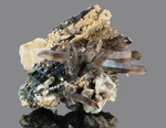 Quarzo, Aegirine, Zircone - Mount Malosa, Zomba District, Malawi - Campione di 102.89x90.90 mm con gruppo di Quarzi di 90 mm e micro cristalli di Zirconi - € 200,00