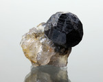 Spessartina - Ialamitana Pegmatites (Ialamaitana), Sahanivotry Manandona Commune, Antsirabé 2 District, Vakinankaratra Region, Antananarivo Province, Madagascar - Campione di 38.53x30 mm con cristallo di 24.86 mm - € 30,00