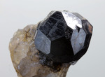 Spessartina - Ialamitana Pegmatites (Ialamaitana), Sahanivotry Manandona Commune, Antsirabé 2 District, Vakinankaratra Region, Antananarivo Province, Madagascar - Campione di 38.53x30 mm con cristallo di 24.86 mm - € 30,00